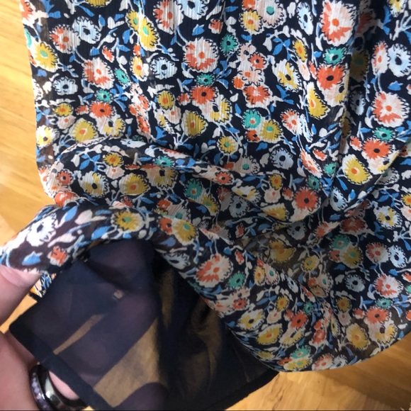 SOLD!! LOFT Flutter Sleeve Floral Top Size XS - Picture 11 of 12